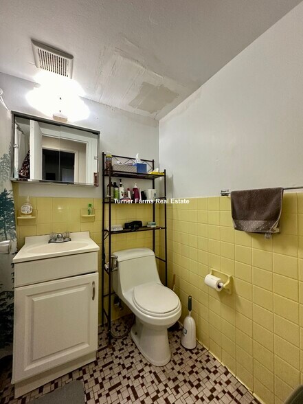 Building Photo - 518 Putnam Ave