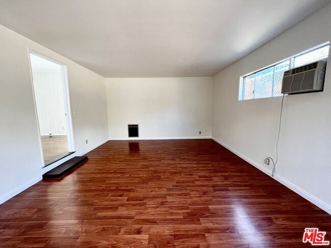 Building Photo - 5039 Inadale Ave
