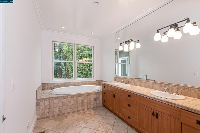 Building Photo - 3324 Las Huertas Rd