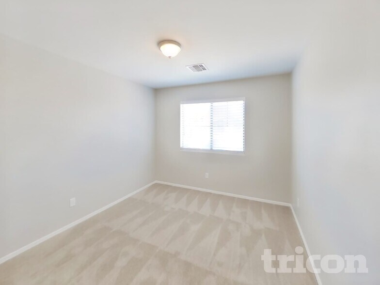 Building Photo - 377 E Maddison St