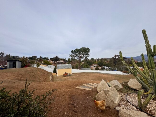 Building Photo - 221 Sage Rd