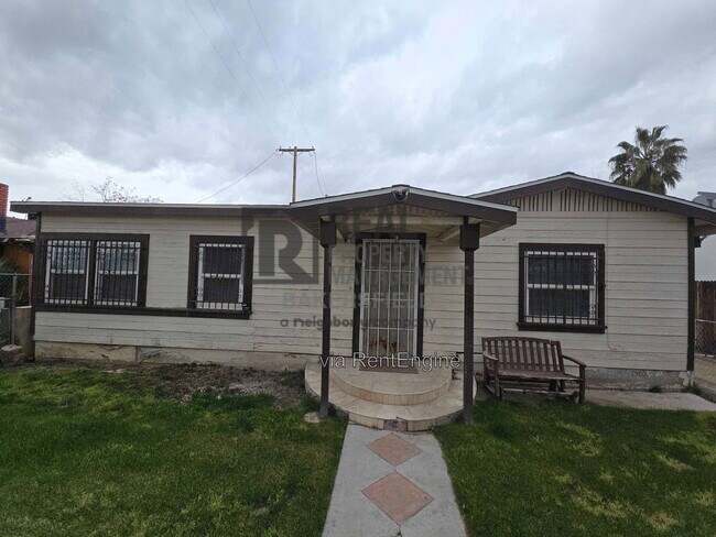 Building Photo - 1518 Palm Dr