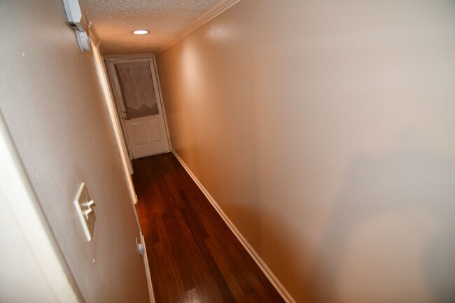 Building Photo - Location!  Location!  Updated, 2 bedroom, ...