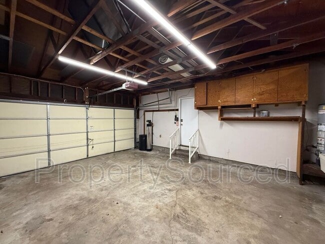 Building Photo - 6138 Greenfield Ln