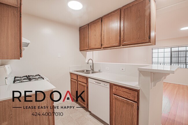 Building Photo - 4651 Cahuenga Blvd