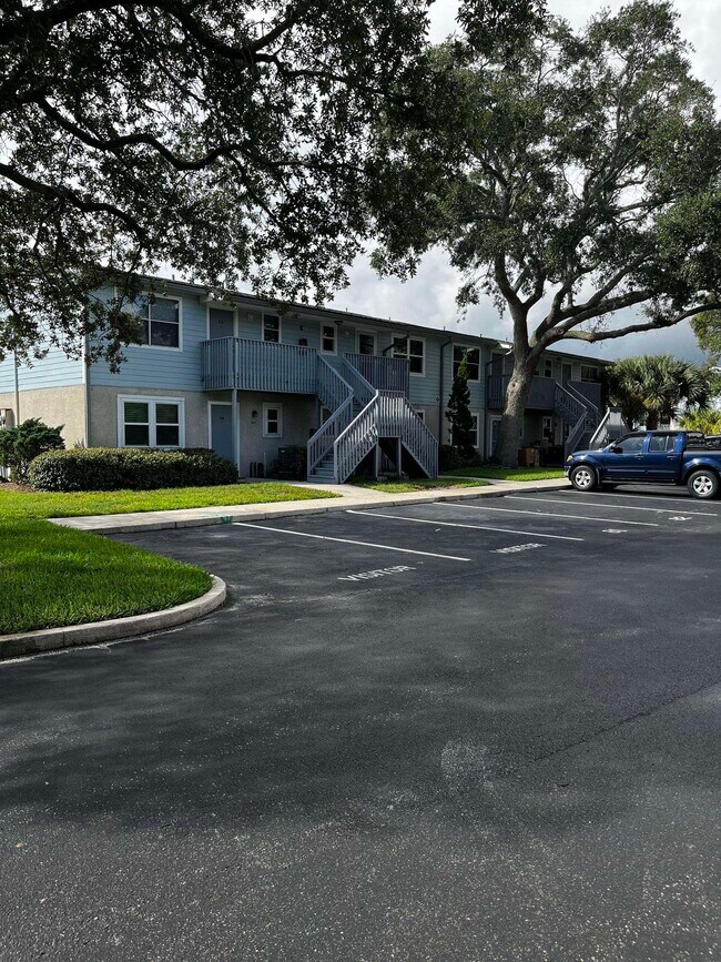 Building Photo - 700 W Pope Rd
