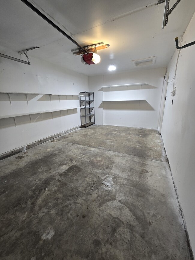 Building Photo - 996 Brookcrest Dr