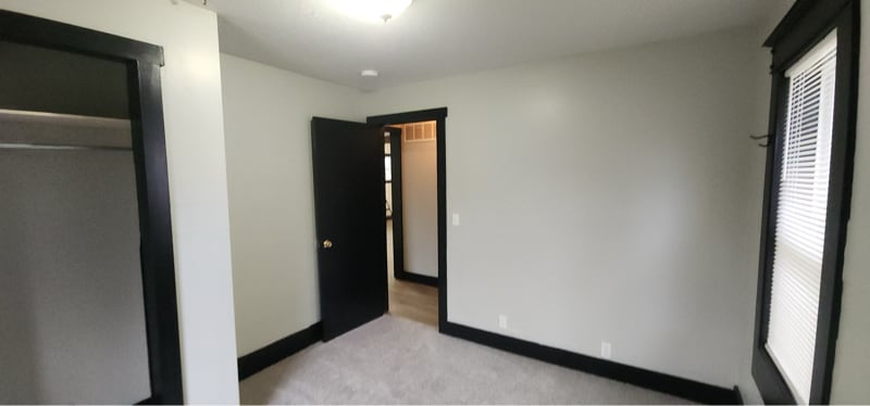 Building Photo - 144 S Main St