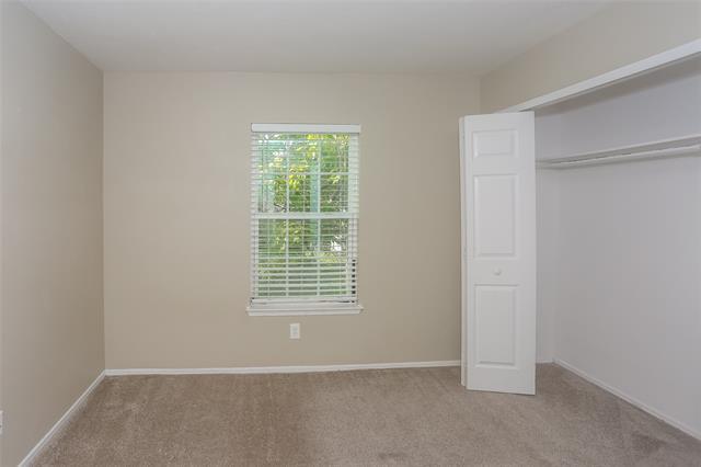 Building Photo - 702 Southridge Ct