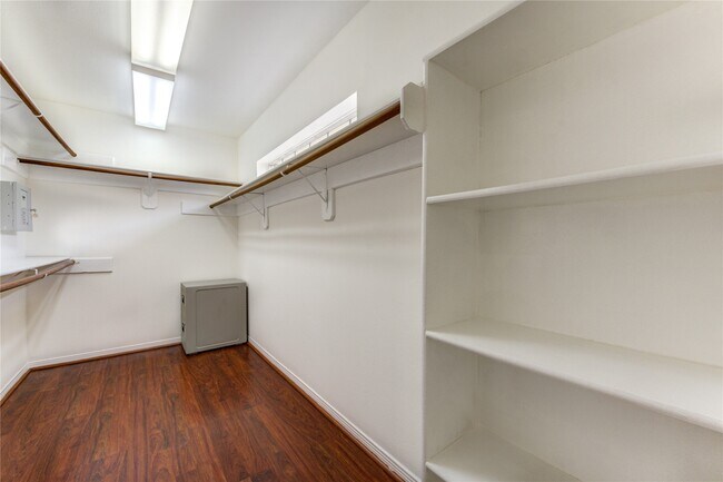 Building Photo - 3223 Richland Dr
