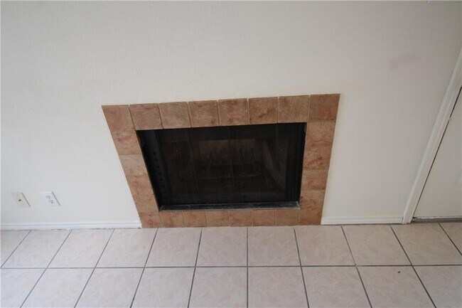 Building Photo - 1002 King Albert St