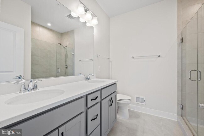 Building Photo - 128 Stowe Dr
