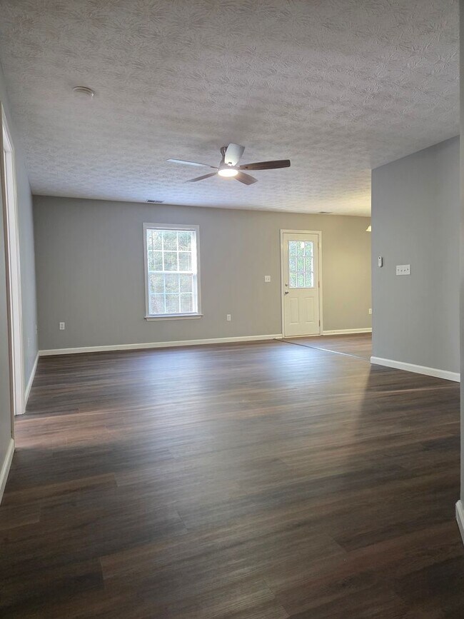 Building Photo - 171 Red Hawk Dr