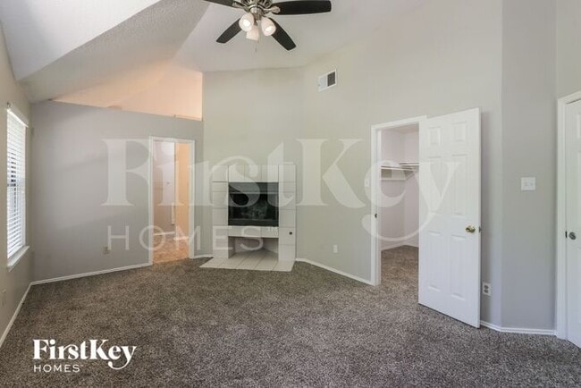 Building Photo - 701 Long Hill Ct