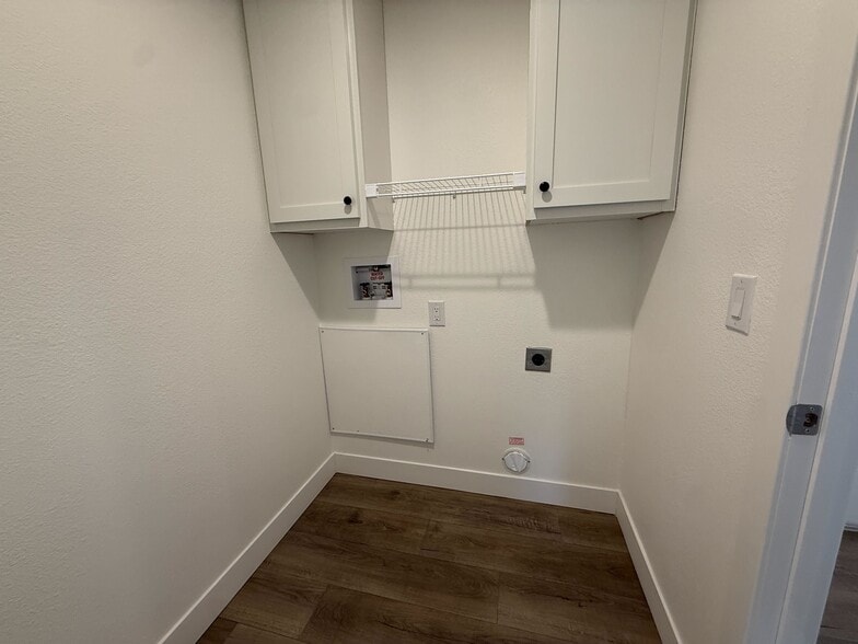 Building Photo - 3601 E Wyoming Ave