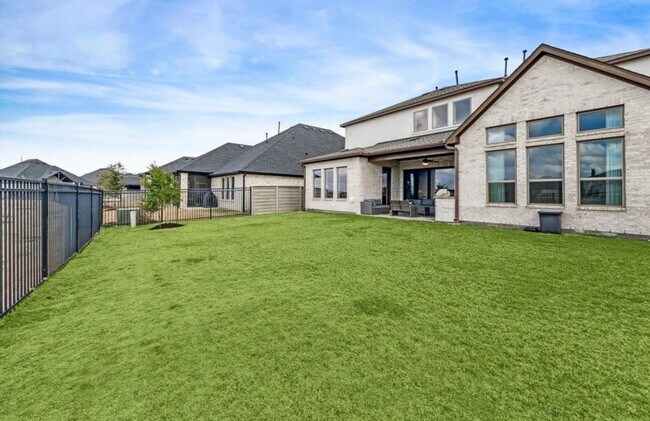 Building Photo - 2119 Parker Grove Dr