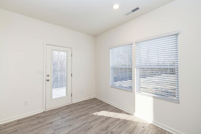 Building Photo - 121 Gaelic Dr