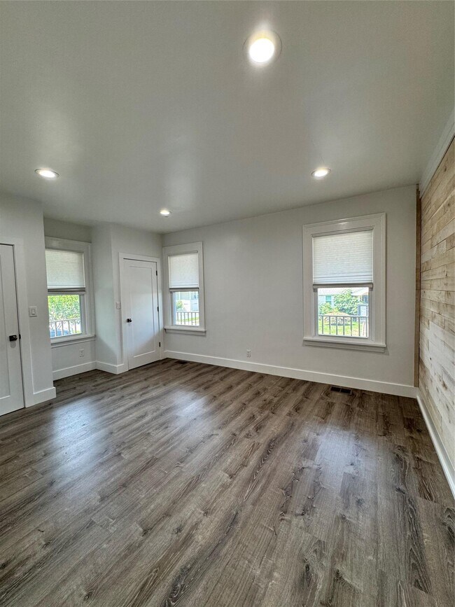 Building Photo - 1503 Rose Ln
