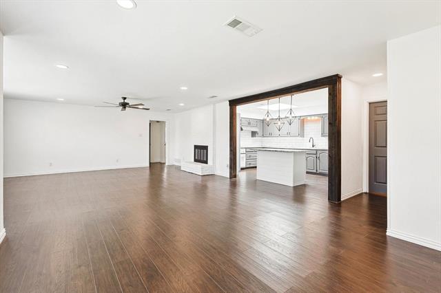 Building Photo - 2201 Jamestown Ct