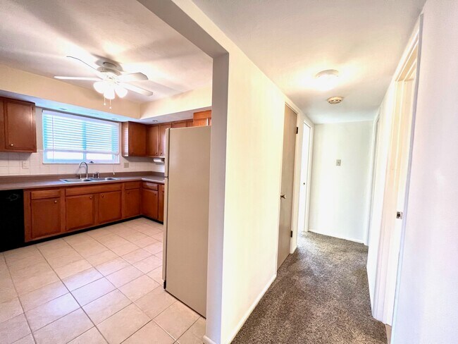 Building Photo - 4252 Fatima Dr