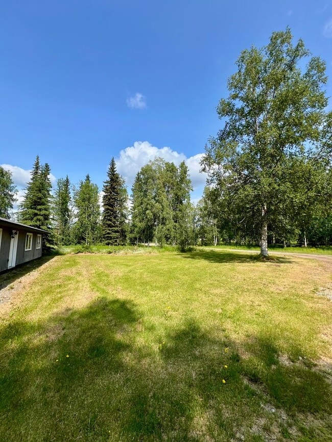 Building Photo - 3 Bedroom Home / 2-Car Garage / No Pets