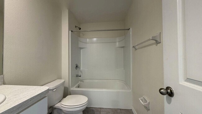 Building Photo - 822 18th Ave SE