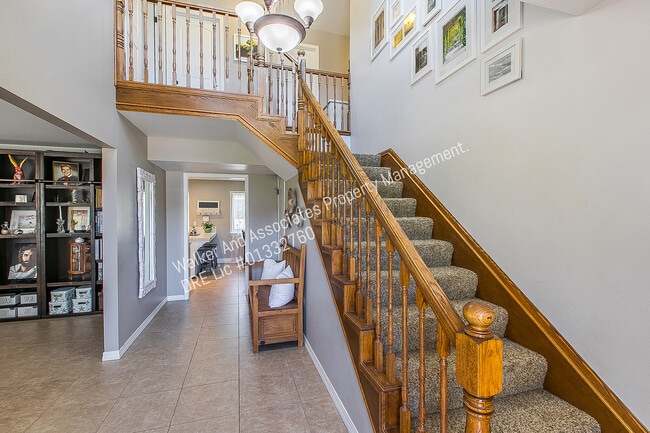 Building Photo - 1062 Foxenwood Dr