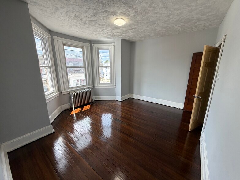 Building Photo - 4261 N Franklin St
