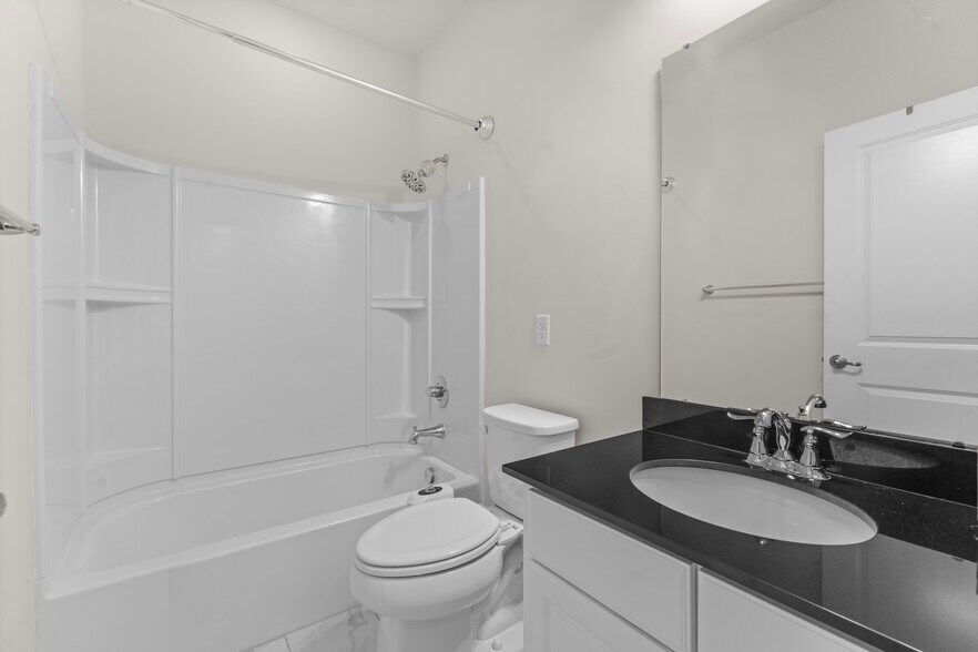 Building Photo - 2008 Hemlock Ln