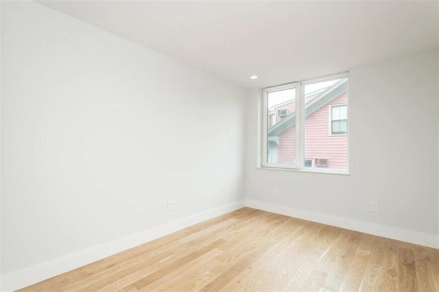 Building Photo - 335 Harvard St