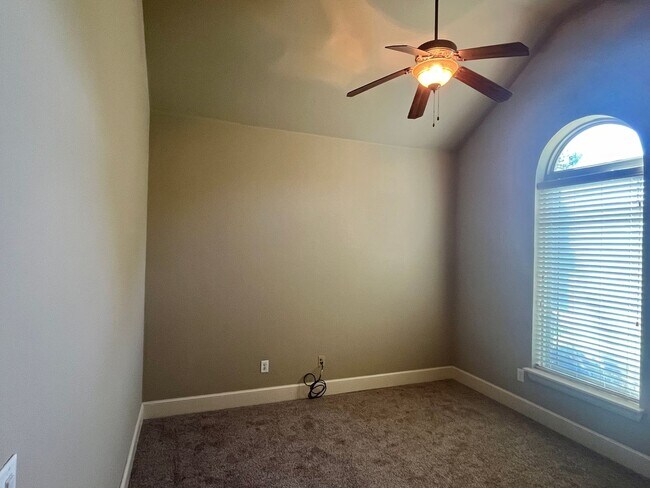 Building Photo - Lovely 4-Bed 2.5-Bath In Edmond