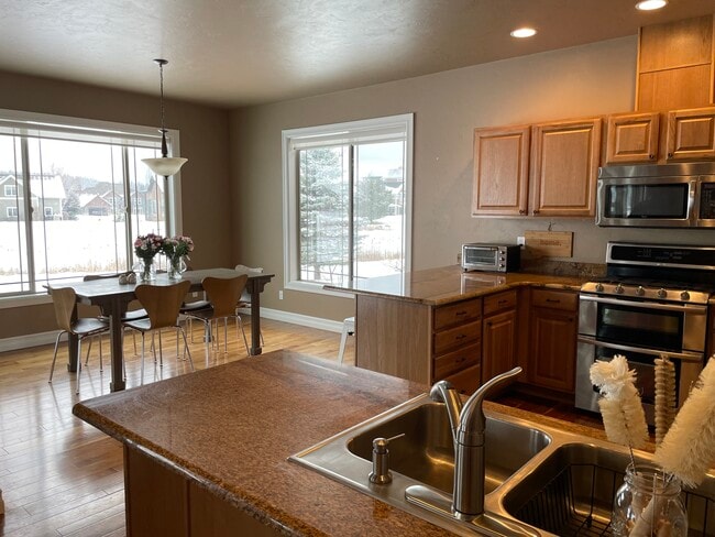 Building Photo - 3029 River Lakes Dr