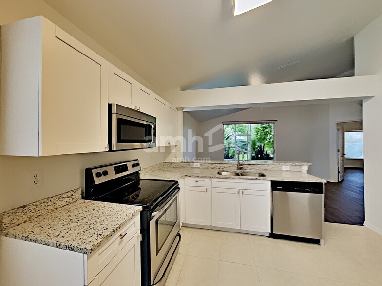 Building Photo - 30640 Tremont Dr