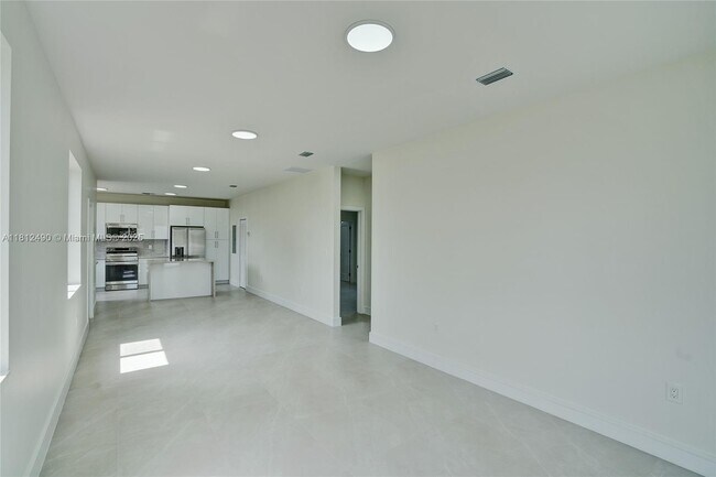 Building Photo - 301 E 51st St