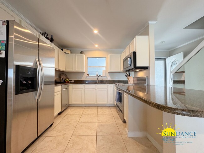 Building Photo - Stunning Waterfront 2BR/2.5BA Townhome wit...