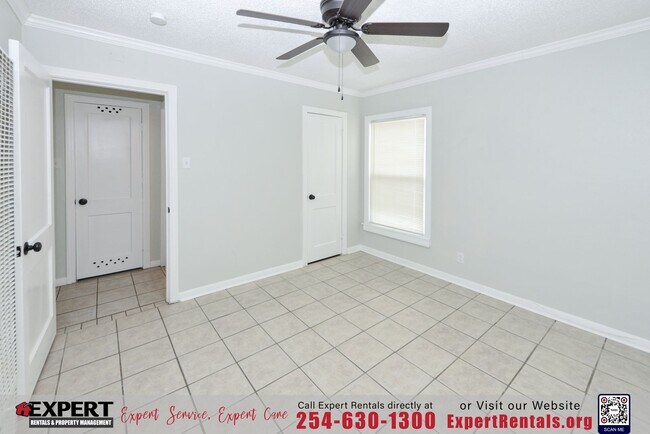 Building Photo - 903 W Kern Rd