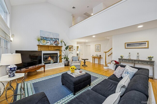 Building Photo - 4 The Registry