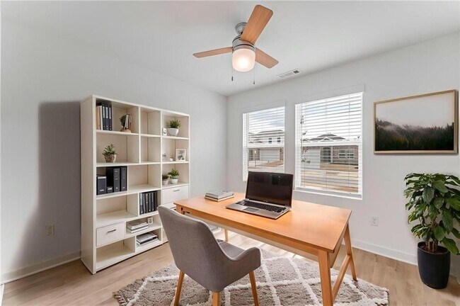 Building Photo - 114 S Maroon Ave