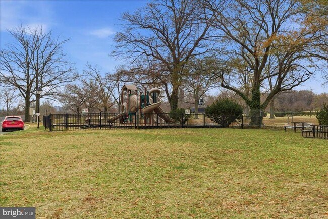 Building Photo - 1111 Arlington Blvd