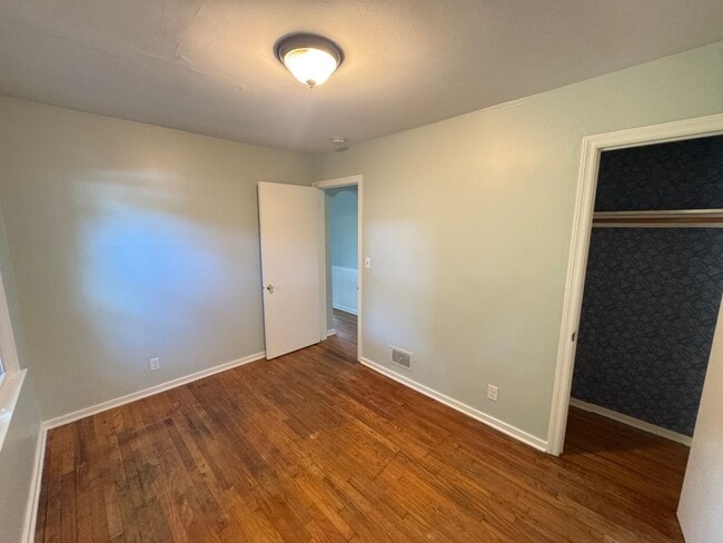 Building Photo - 3 Bedroom in Alger Heights!