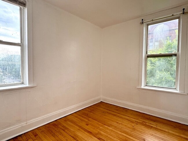 Building Photo - 1553 N Monticello Ave