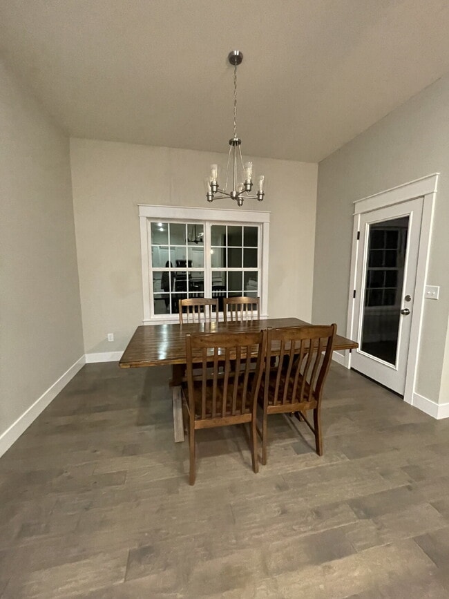 Building Photo - Gorgeous 4Bedroom House, on spacious 2 acres