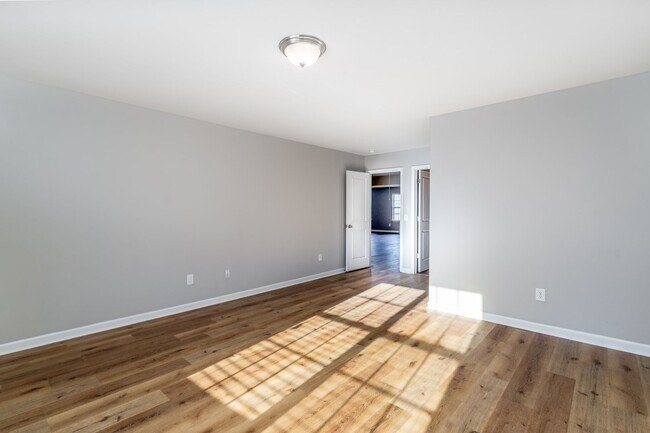 Building Photo - Spacious 5-Bed, 3.5-Bath Residence with 4,003 Sqft, Master on 1st Floor, Elegant Design, & Versat...