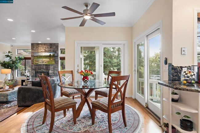 Building Photo - 3040 Stonegate Dr