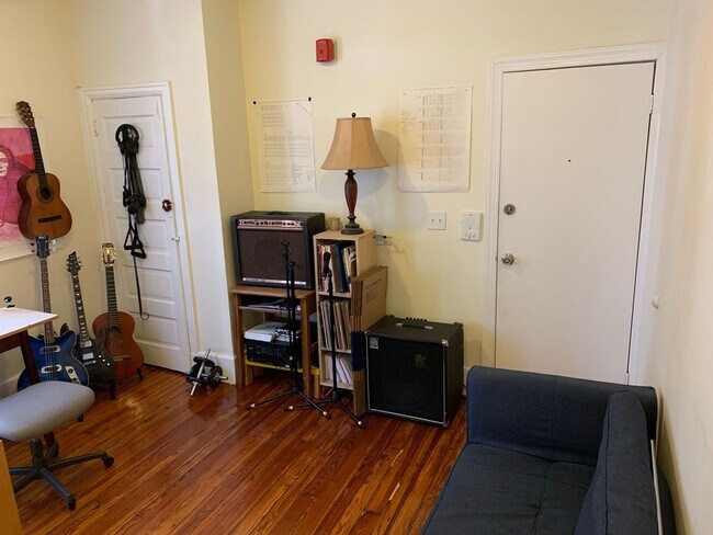 Building Photo - Amazing 1BR/1BA Apartment in University Ci...