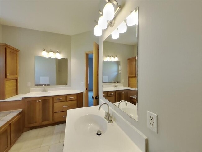 Building Photo - 633 Savanna Trail