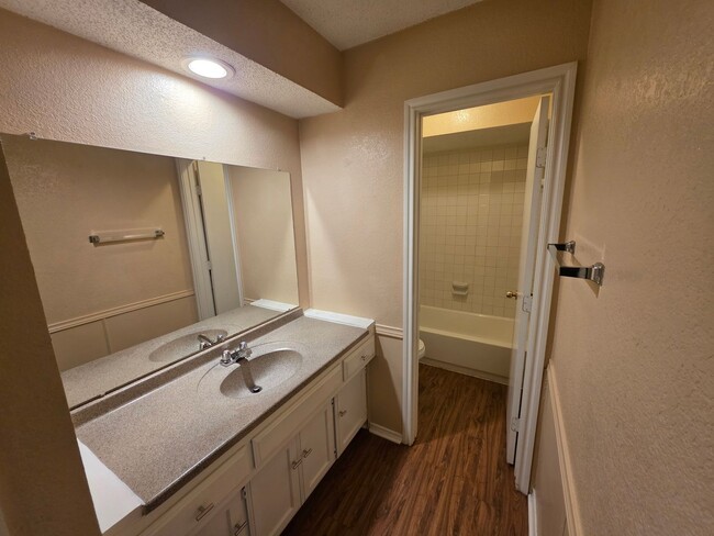 Building Photo - 4724 Berridge Ln