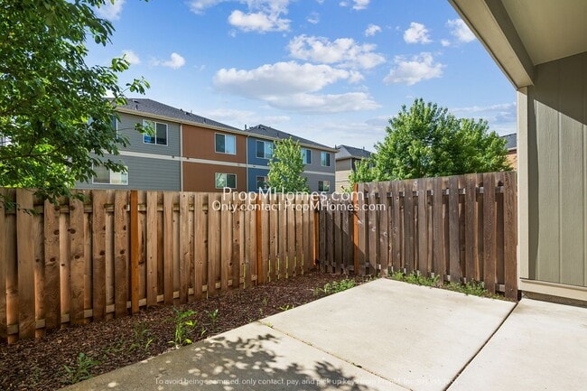 Building Photo - 441 NE Tork Pl