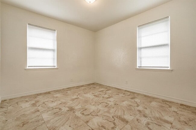 Building Photo - 709 NE 79th Pl