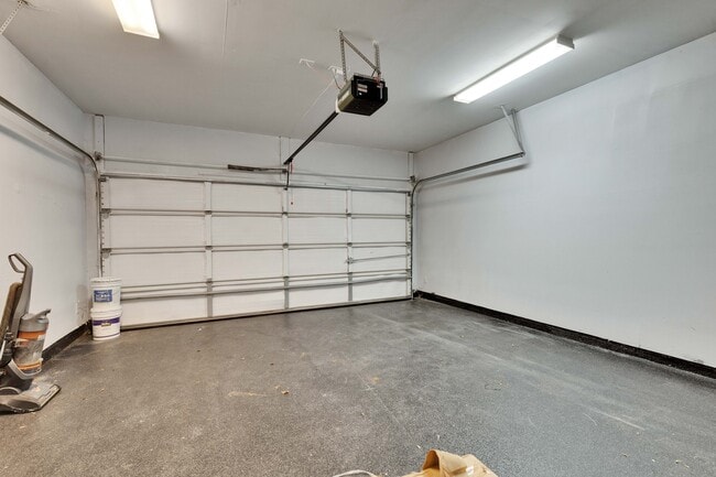 Building Photo - 6305 Roseborough Dr